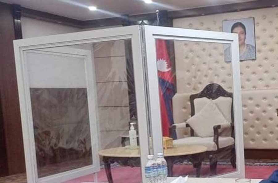 प्रधानमन्त्री ओलीको लागि सिसाको ‘क्याबिन’ किन बनाइयो ?