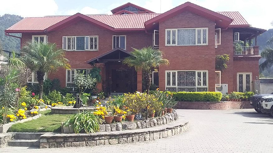 दुइ घण्टा देखि ओली र देउवा बीच भेटवार्ता जारी, कांग्रेस बाट अरु को को छन छलफलमा ?