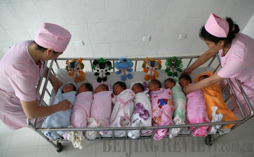 एक जना २५ वर्षीया महिलाले एकै पटकमा जन्माइन नौ जना बच्चा
