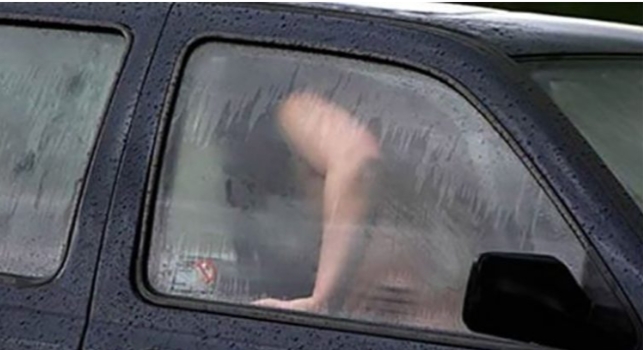 महिला मन्त्रालयको गाडी भित्र यौनलिला, ३ जना रंगेहात पक्राउ