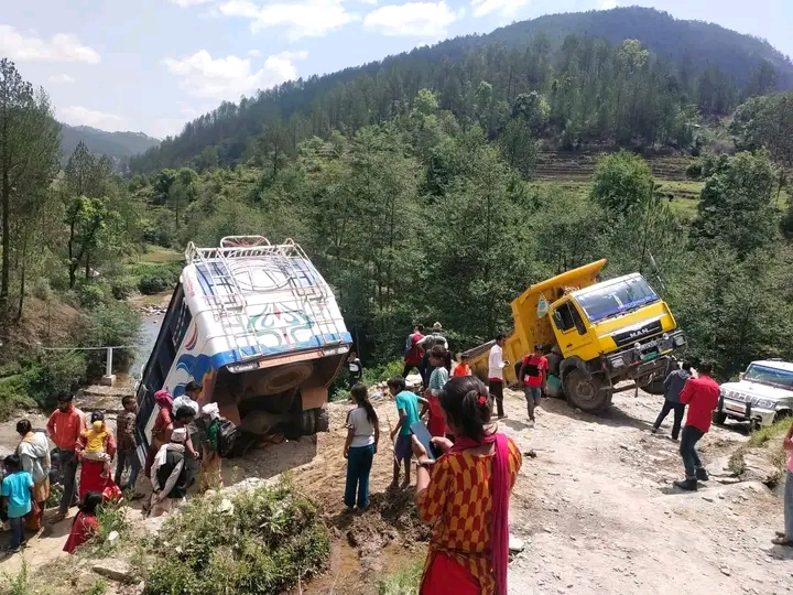 सल्यानमा यात्रुबहाक बस दुर्घटना (घाइतेहरुको विवरण सहित)