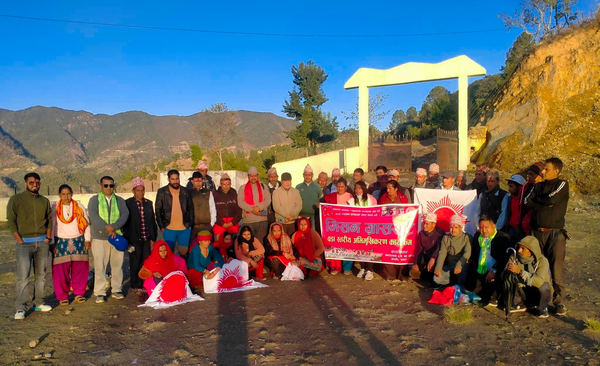 बागचौरमा मिसन ग्रासरुट : एमाले पोलिटव्युरो सदस्य बानियाँ वस्तीस्तरमा