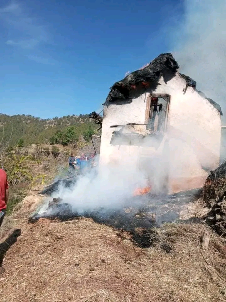 सल्यानमा आगलागी बाट एक घर जलेर नष्ट