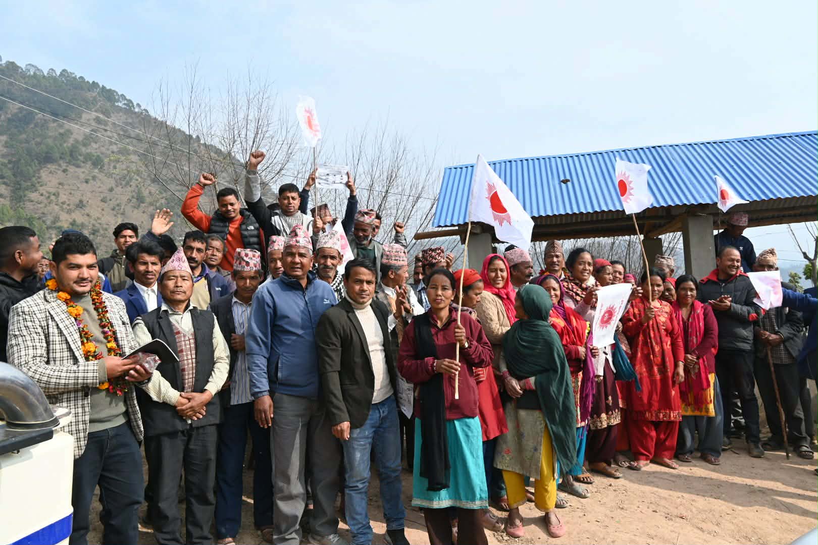 सल्यानको त्रीवेणीमा विभिन्न पार्टी बाट दर्जन बढी नेताकार्यकर्ता एमालेमा प्रवेश 