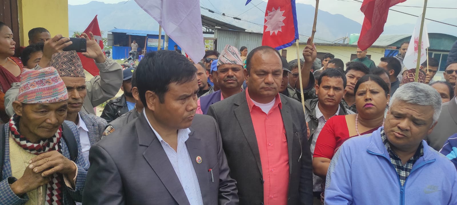 एमाले अध्यक्ष तथा पूर्वप्रधानमन्त्री केपी शर्मा ओलीको रिहाइको माग गर्दै सल्यानमा प्रदर्शन