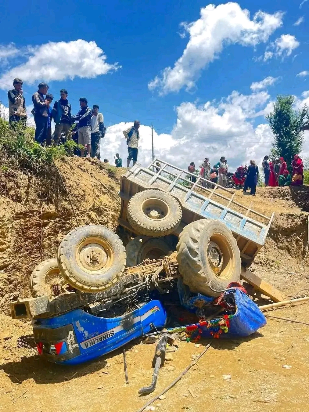 सल्यानमा ट्याक्टर दुर्घटना हुँदा एक जनाको मृत्यु,२ जना घाइते