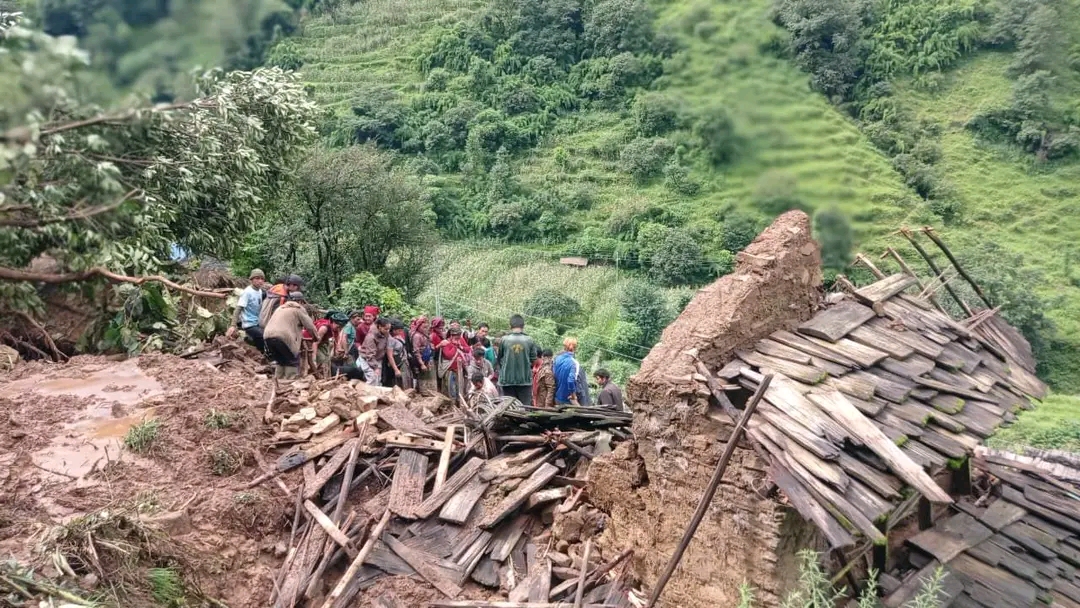 रोल्पाको सुनछहरीमा पहिरो जाँदा १ जनाको मृत्यु तीन जना बेपत्ता