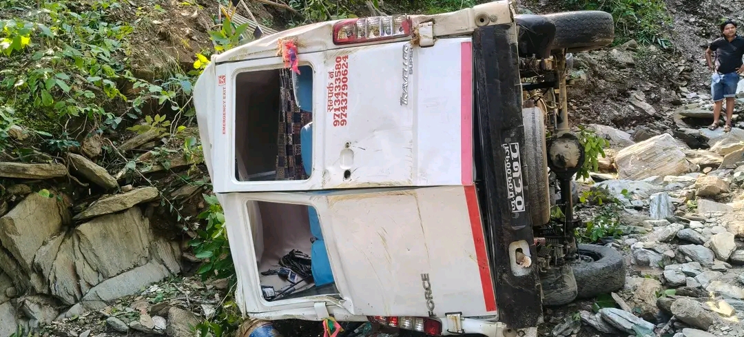 सल्यानमा फोर्स गाडी दुर्घटना हुँदा ६ जना घाईते
